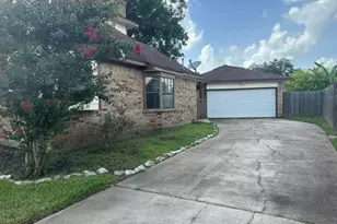 54 Daffodil Ct, Lake Jackson, TX 77566 - Photo 13