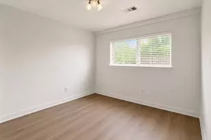 1401 Ball St, Galveston, TX 77550 - Photo 3