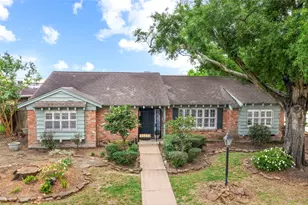 102 Parliament Dr, Houston, TX 77034 - Photo 1