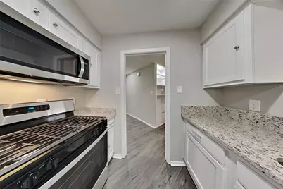 26 Pinewood Forest Court, The Woodlands, TX 77381 - Photo 5