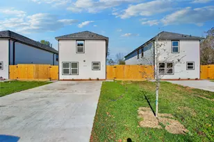 8639 Sunderland Rd, Houston, TX 77028 - Photo 13