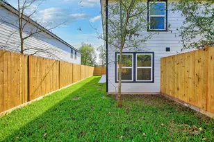 8639 Sunderland Rd, Houston, TX 77028 - Photo 15