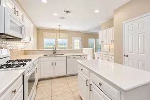 1385 El Camino Village Dr, Webster, TX 77058 - Photo 11