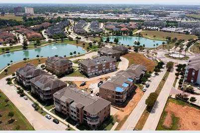 102 Stadium Drive, Sugar Land, TX 77498 - Photo 5