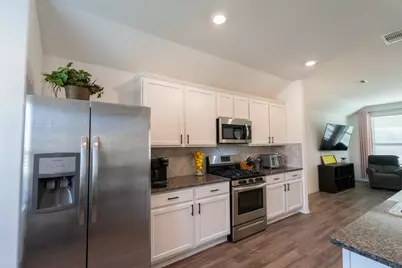 650 Harbor Colony Lane, La Marque, TX 77568 - Photo 7