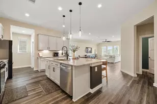 573 Newcomb Holw Dr, Conroe, TX 77304 - Photo 7