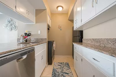 2101 Fountain View Drive #19, Houston, TX 77057 - Photo 13