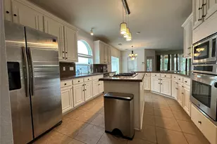3206 Oakland Dr, Sugar Land, TX 77479 - Photo 13