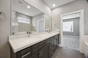 323 Eado Park Cir, Houston, TX 77020 - Photo 17