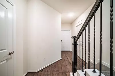 10918 Cannes Memorial Drive, Houston, TX 77043 - Photo 3