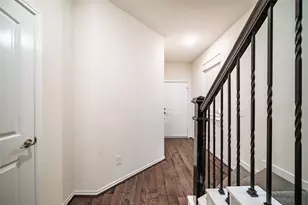 10918 Cannes Memorial Dr, Houston, TX 77043 - Photo 3