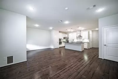 10918 Cannes Memorial Drive, Houston, TX 77043 - Photo 7