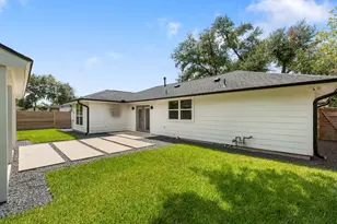 1910 Lynnview Dr, Houston, TX 77055 - Photo 31
