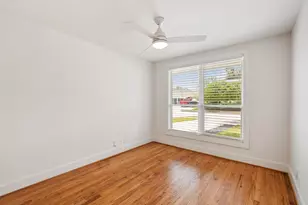 1910 Lynnview Dr, Houston, TX 77055 - Photo 17