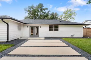 1910 Lynnview Dr, Houston, TX 77055 - Photo 21