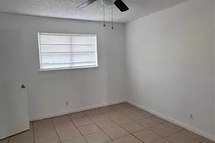 703 S 2nd St, La Porte, TX 77571 - Photo 9