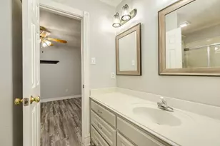 900 Enchanted Oaks Dr, Angleton, TX 77515 - Photo 31
