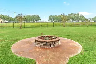900 Enchanted Oaks Dr, Angleton, TX 77515 - Photo 7