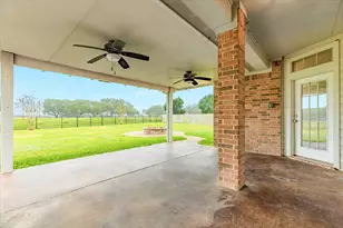 900 Enchanted Oaks Dr, Angleton, TX 77515 - Photo 5