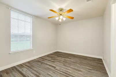 900 Enchanted Oaks Drive, Angleton, TX 77515 - Photo 33