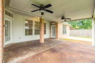 900 Enchanted Oaks Dr, Angleton, TX 77515 - Photo 35