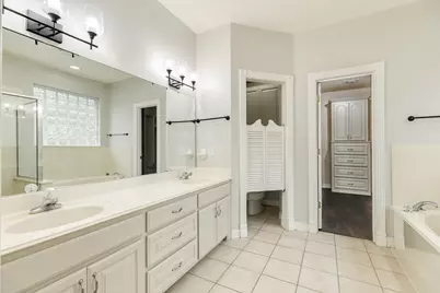 900 Enchanted Oaks Drive, Angleton, TX 77515 - Photo 25