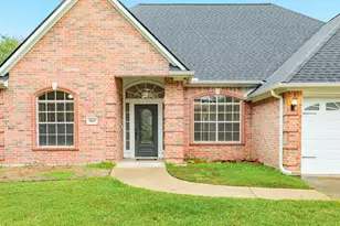 900 Enchanted Oaks Dr, Angleton, TX 77515 - Photo 9