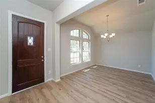 2926 Grand Hawthorne Rd, Conroe, TX 77385 - Photo 3