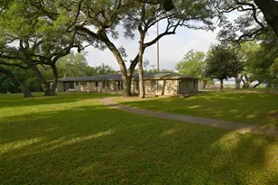 1013 Quail Ln, Eagle Lake, TX 77434 - Photo 3