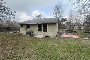 800 Mayo St, Baytown, TX 77520 - Photo 1