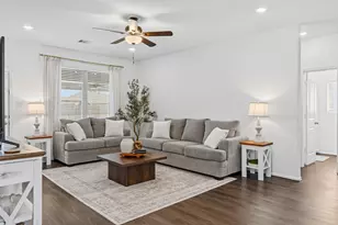 7106 Hillside Ave, Mont Belvieu, TX 77523 - Photo 9
