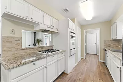 10820 Longleaf Drive, Conroe, TX 77385 - Photo 11