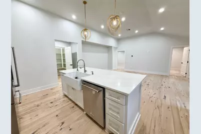 001 1/2 Common Street, Houston, TX 77009 - Photo 5
