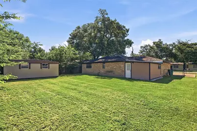 108 W Viser Street, Madisonville, TX 77864 - Photo 3