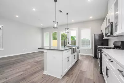 8440 Berry Brush, Houston, TX 77022 - Photo 5