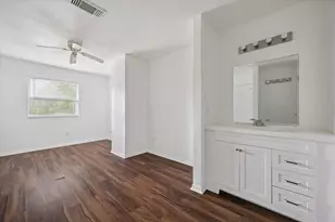 768 Memorial Mews St, Houston, TX 77079 - Photo 9