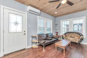 915 8th St, Galveston, TX 77550 - Photo 13