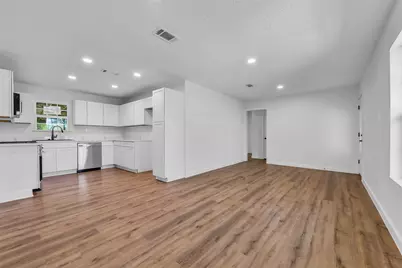 1913 41st Avenue N, Texas City, TX 77590 - Photo 3