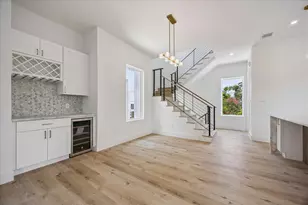 1032 W 17th St, Houston, TX 77008 - Photo 5