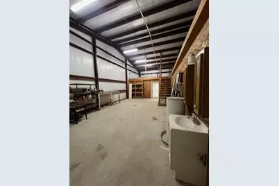 445 W Railroad Avenue, China, TX 77613 - Photo 11