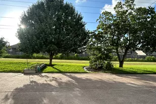 2456 Country Club Dr, Pearland, TX 77581 - Photo 5