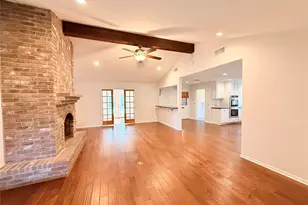 2902 Willow Creek Dr, El Campo, TX 77437 - Photo 3