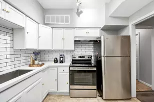 2100 Tanglewilde St, Houston, TX 77063 - Photo 5