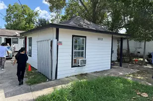 2512 Altoona St, Houston, TX 77026 - Photo 9