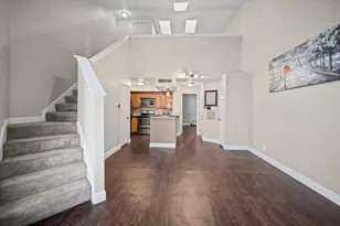 10855 Meadowglen Ln, Houston, TX 77042 - Photo 7
