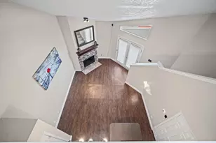 10855 Meadowglen Ln, Houston, TX 77042 - Photo 21