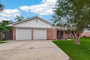 909 Newport Blvd, League City, TX 77573 - Photo 1