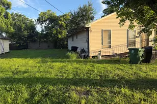 1410 E 33rd St, Houston, TX 77022 - Photo 3