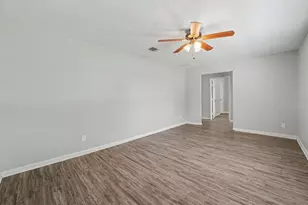 8807 Barton St, Houston, TX 77075 - Photo 9