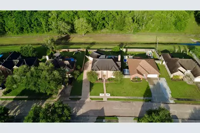 244 Plum Circle, Lake Jackson, TX 77566 - Photo 3